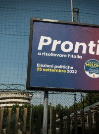 Giorgia Meloniová na předvolebním billboardu