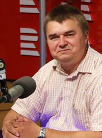 Ředitel sekce Dispečerské řízení ČEPS Miroslav Šula ve studiu Českého rozhlasu