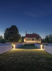 Nový hřbitov v Suchdole, který byl nominovaný na Českou cenu za architetkuru