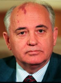 Nikdo Gorbačovovi nevezme, že tužby národů našeho regionu nenechal rozdrtit pásy sovětských tanků.