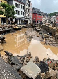 Povodně v Bad Münstereifel. V Německu během povodní zahynulo několik desítek lidí