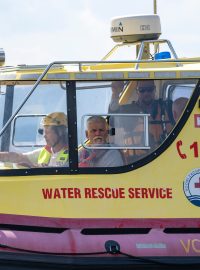 Prezident Petr Pavel ve člunu vodní záchranné služby na Lipně