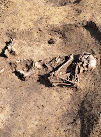 Ostrožská Lhota, nález 7000 let starých kosterních pozůstatků