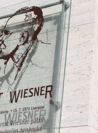 Ernst Wiesner, pamětní deska architekta