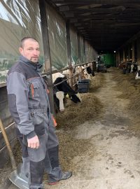 Radek Cihlář hospodaří v Milošovicích u Zruče nad Sázavou spolu s manželkou a třemi dětmi. Chovají 120 krav a doplňkově pěstují plodiny, hlavně pro sebe a svůj dobytek