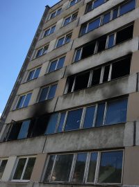 K požárům v panelovém domě na sídlišti Janov v Litvínově vyjíždějí hasiči i několikrát za den.