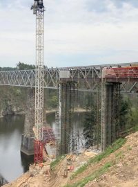 Most se staví těsně vedle historického z roku 1889