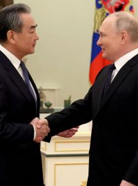 Nejvyšší čínský diplomat Wang I se v Moskvě setkal s ruským prezidentem Vladimirem Putinem