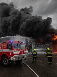 Požár v průmyslovém areálu v Novém Městě nad Metují