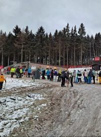Uzavřená lyžařská střediska zájem veřejnosti o návštěvu hor neodradila