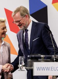 Předsedkyně Evropské komise Ursula von der Leyenová a český premiér Petr Fiala v Litomyšli