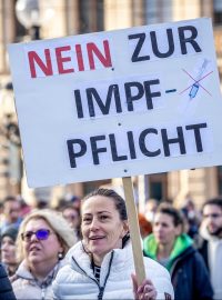 Transparent v němčině „Ne povinnému očkování“