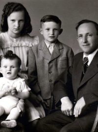František Hýbl s rodiči a sourozenci