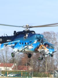 Nástřiky obou vrtulníků Mi-24/35 č. 3366 Alien a 3369 Liberator byly provedeny v lakovně Závodu letadel LOM PRAHA s.p.