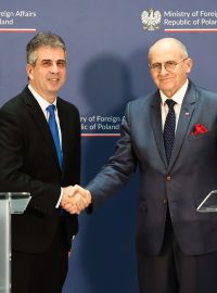 Izraelský ministr zahraničních věcí Eli Cohen a polský ministr zahraničních věcí Zbigniew Rau ve Varšavě