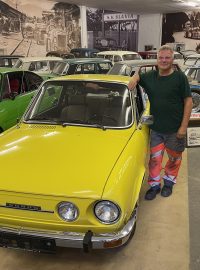 Žlutá Škoda 110 R z roku 1970 byla první škodováckou láskou Uweho Hoffmanna