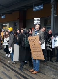 Demonstranti proti Andreji Babišovi v Náchodě.