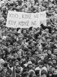 Listopad 1989 v Praze, demonstrace na Letné
