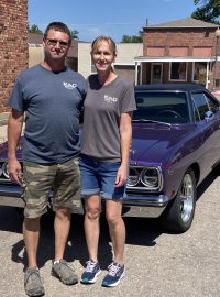 Gina a Ken Schmittovi jsou manželé přes 30 let a společnou mají i lásku ke starým vozům