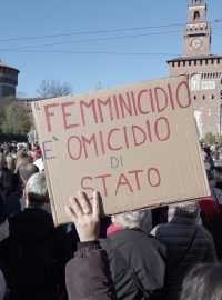 Demonstrace v italském Miláně po smrti Giulie Cecchettinové