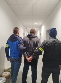 Polská policie zveřejnila snímek se zadrženým Čermákem