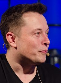 Americký podnikatel Elon Musk, který mimo jiné vede i automobilku Tesla.