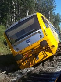 V Lázních Kynžvart ve středu odpoledne vykolejil vlak RegioNova