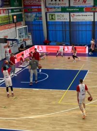 Basketbalový zápas mezi Kolínem a Pardubicemi