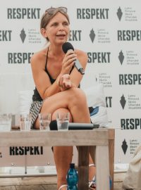 Dokumentaristka Andrea Culková během debaty ve stanu Respekt