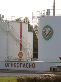 Nádrže s ropnými produkty u města Mazyr na jihu Běloruska