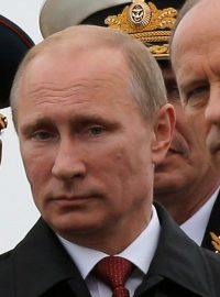 Putinovi blízcí. Vlevo ministr obrany Šojgu, vpravo šéf FSB Bortnikov