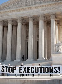 Protest proti trestu smrti před Nejvyšším soudem ve Washingtonu (ilustrační foto).