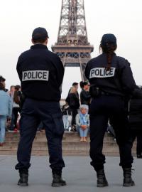 Policejní hlídky v Paříži