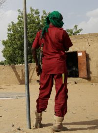 Člen nigerijské milice CJTF (ilustrační foto)