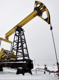 OPEC rozhodl o prodloužení dohody o omezení těžby ropy.