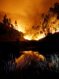 Požár se rychle šíří dál, což podporují i extrémně vysoké teploty panující na celém Pyrenejském poloostrově