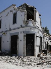 Budova na ostrově Kos poničená zemětřesením