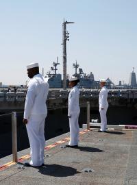 Spojené státy po letech zpoždění a nečekaného prodražení uvedly do služby letadlovou loď USS Gerald Ford, která je prvním zástupcem nové generace nosičů letadel.