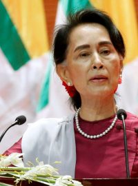 Barmská politická vůdkyně Aun Schan Su Ťij při projevu o situaci Rohingů