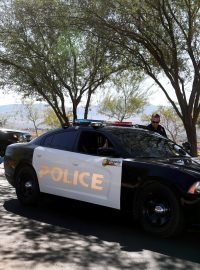 V jednom z domů útočníka ve městě Mesquite policie zajistila 19 dalších zbraní, velké množství munice a také výbušniny