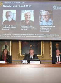 Komise Nobelovy ceny oznamuje vítěze ocenění v kategorii chemie.
