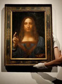 Plátno Salvator Mundi od Leonarda da Vinciho v aukční síni Christie&#039;s