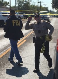Agent FBI v texaském Sutherland Springs, kde střelec zavraždil v kostele několik desítek lidí.