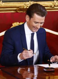 Rakouský prezident Alexandera Van der Bellen jmenoval vládu kancléře Sebastiana Kurze.