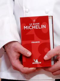 Tradiční průvodce restauracemi a hotely Michelin v letošním vydání věnovaném Francii ocenil 621 restaurací, tedy o pět více než loni.