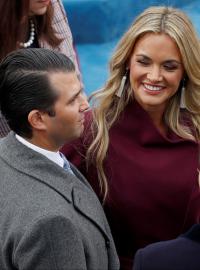 Donald Trump mladší (vlevo) a jeho žena Vanessa