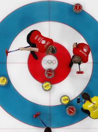 Curlingový zápas Švédek s Britkami