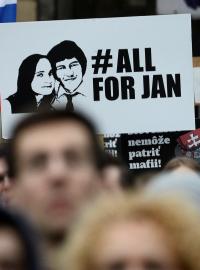 #AllForJan – heslo na jednom z transparentů během demonstrací po Kuciakově vraždě v Bratislavě.