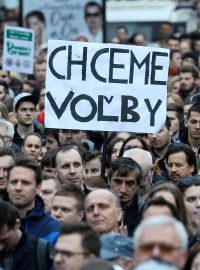 Desetitisíce Slováků opět vyrazily do ulic vyjádřit nespokojenost s politickou situací v zemi.