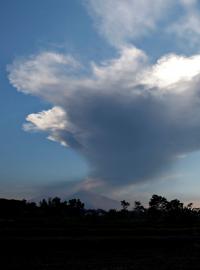 Erupce sopky Merapi v Indonésii
